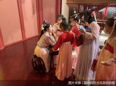 穿越皇城鬧新春 圓明園拾光買賣街推出國風舞臺與兒童劇本游戲，過年古風燃了